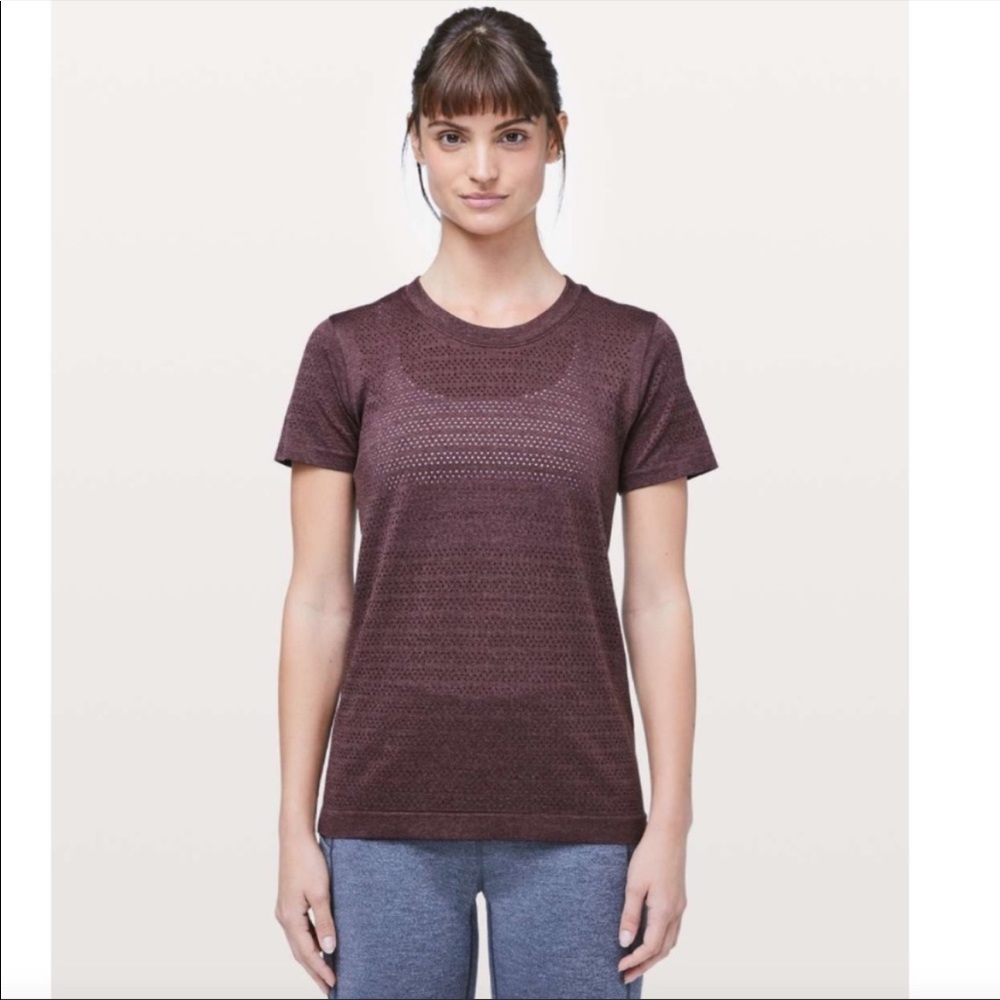 Lululemon Breeze By Short
Sleeve in color dark adobe/antique bark